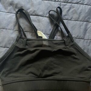 Oiselle Black Sports Bra with Adjustable Straps and Moisture-Wicking Fabric